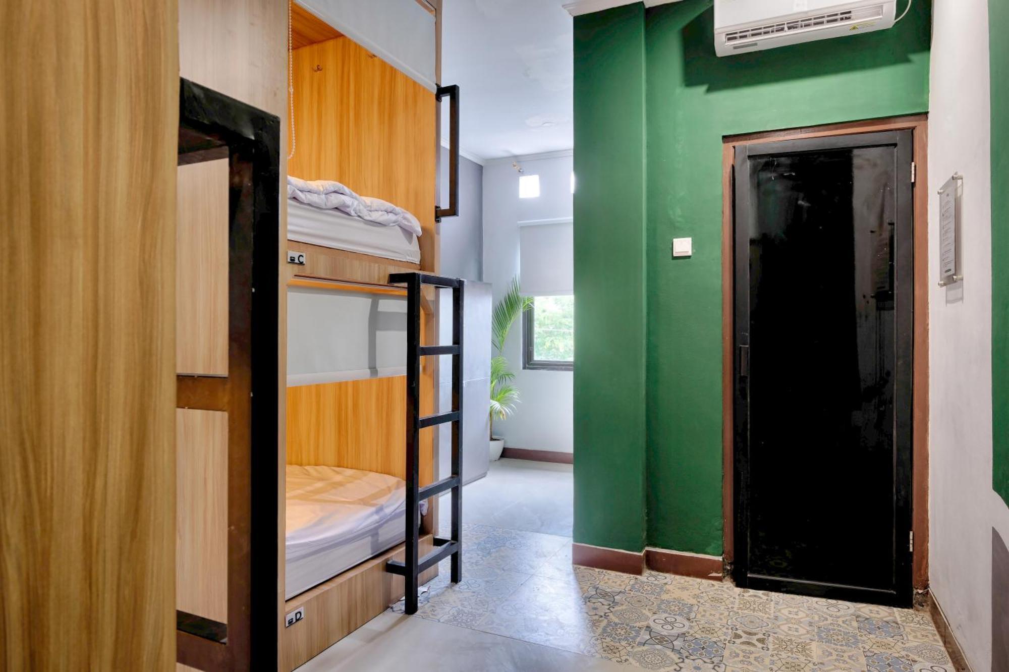 Hubs Hostel Джокякарта Екстериор снимка