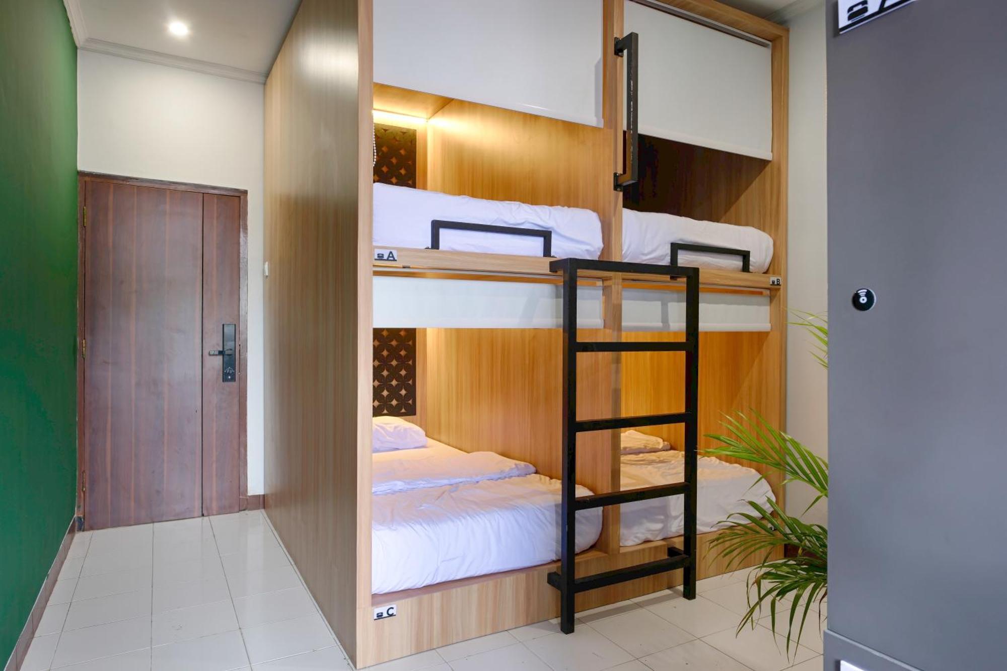 Hubs Hostel Джокякарта Екстериор снимка