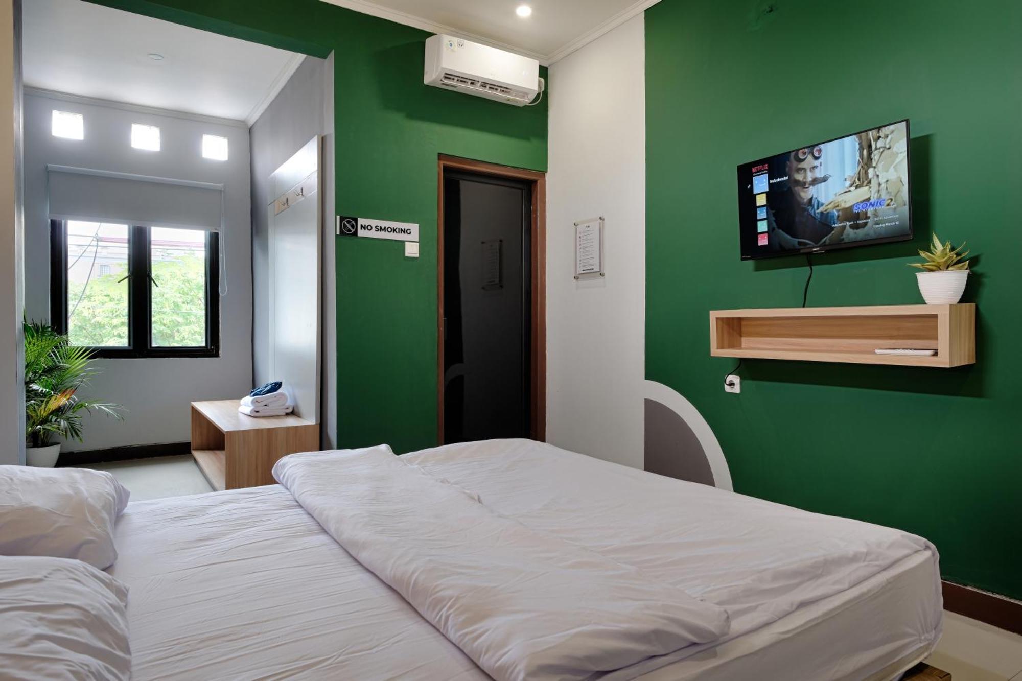 Hubs Hostel Джокякарта Екстериор снимка