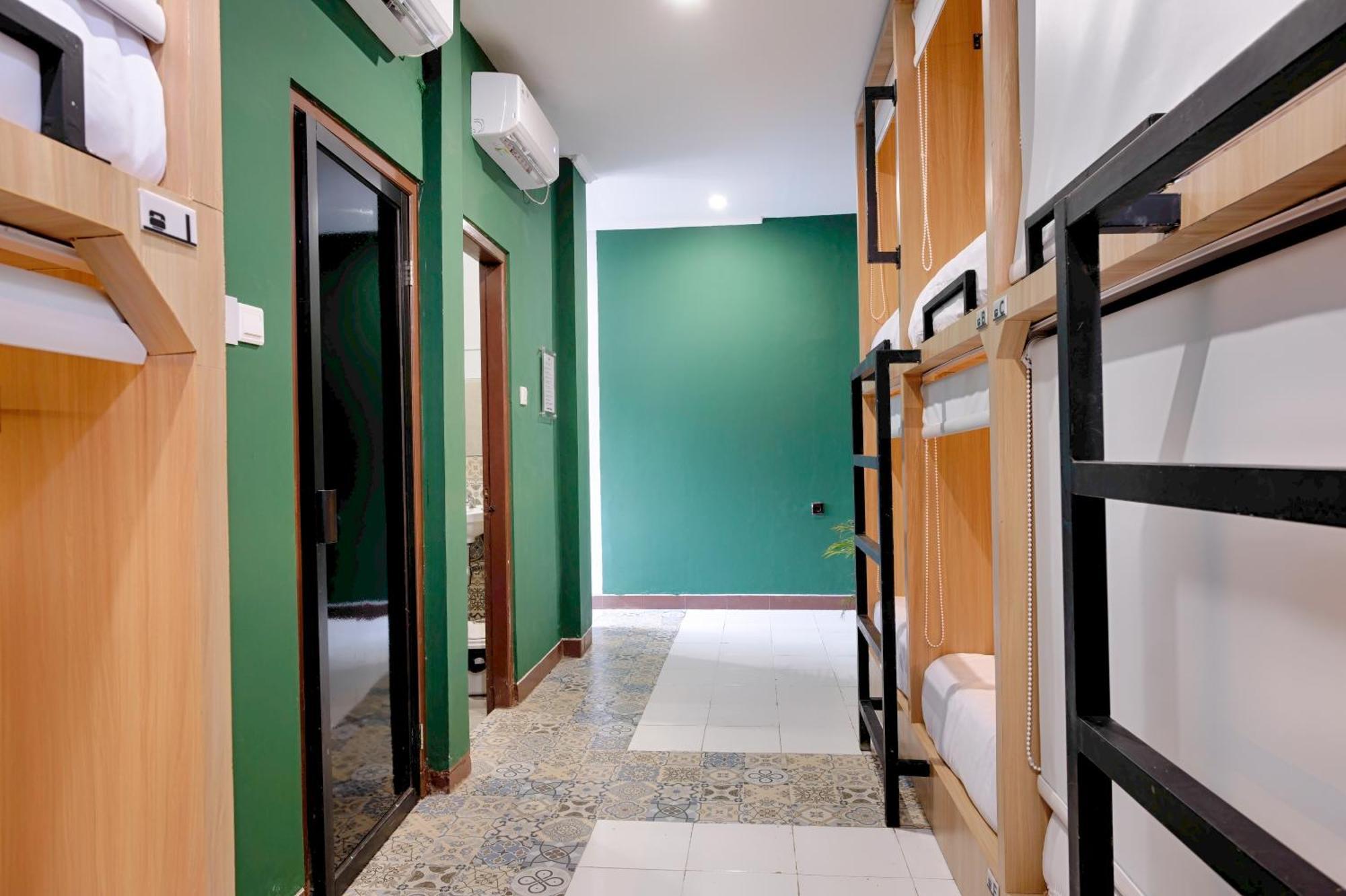 Hubs Hostel Джокякарта Екстериор снимка