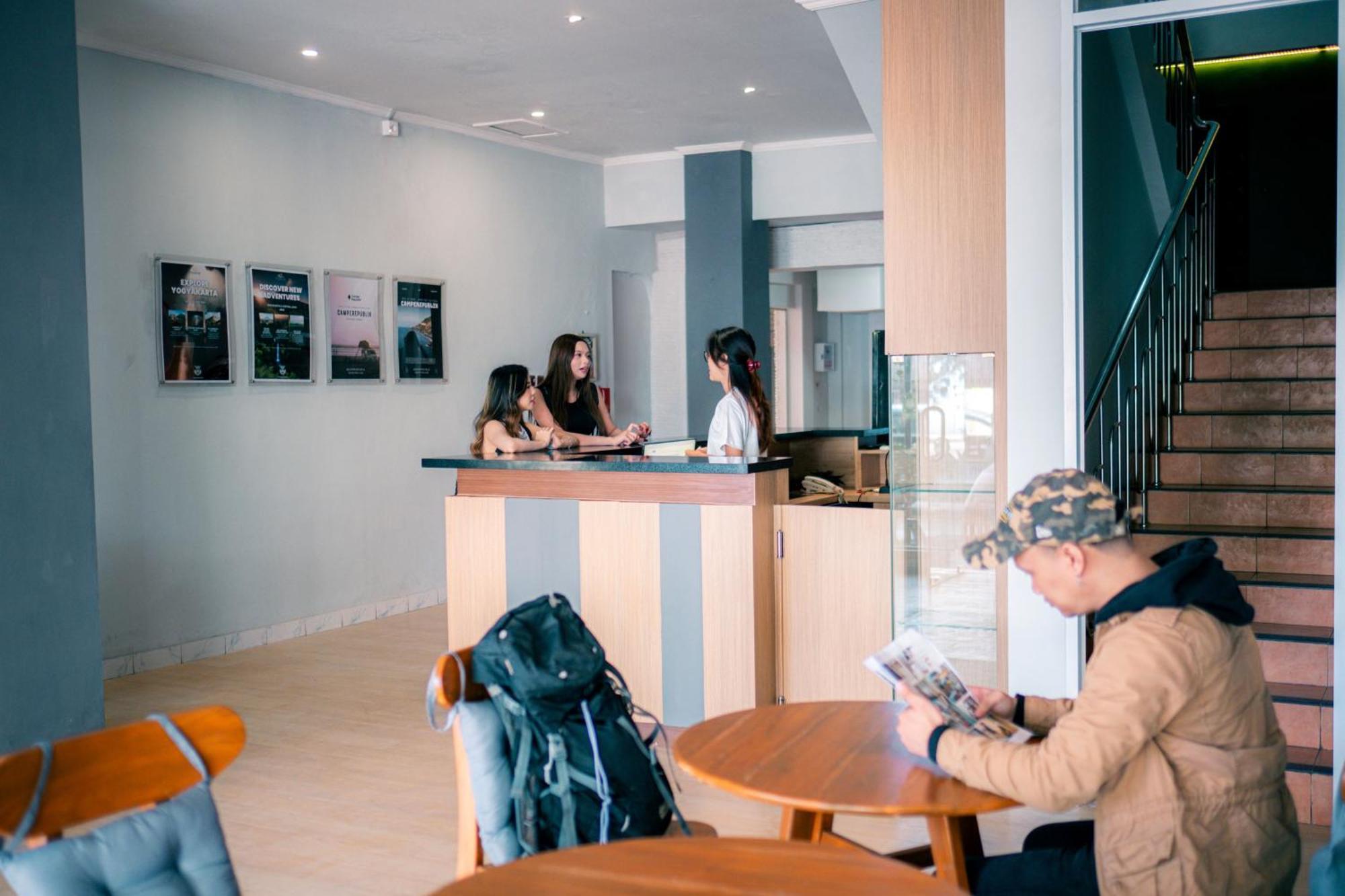 Hubs Hostel Джокякарта Екстериор снимка